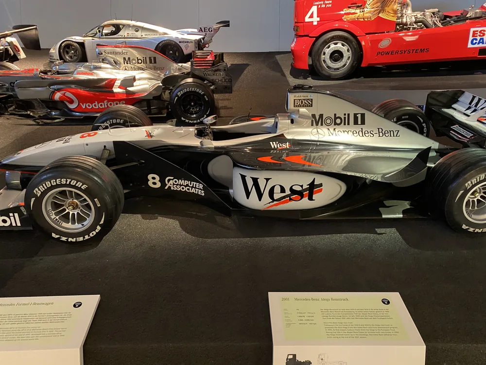 Bolid McLaren Mercedes z Formuły 1